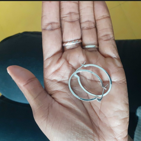 Women's sterling silver hoop earrings - Picture 2 of 6